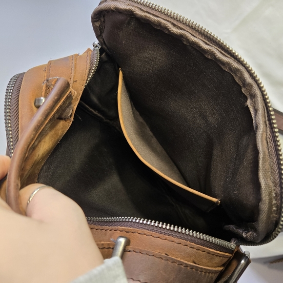 The Real Leather Company Men's Crossbody Bag - Picture 4 of 14